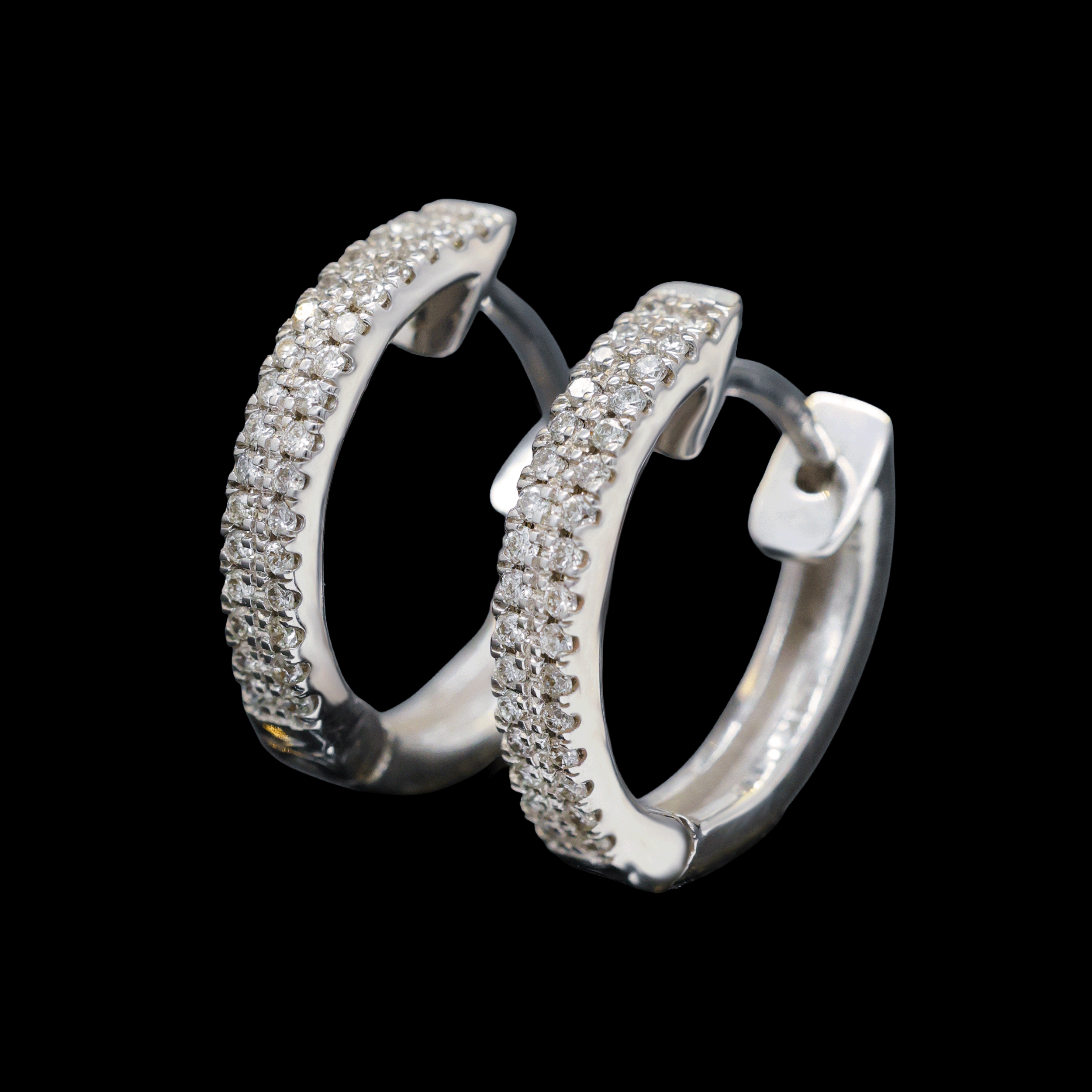 ARRACADAS BLANCAS 64 DIAMANTES