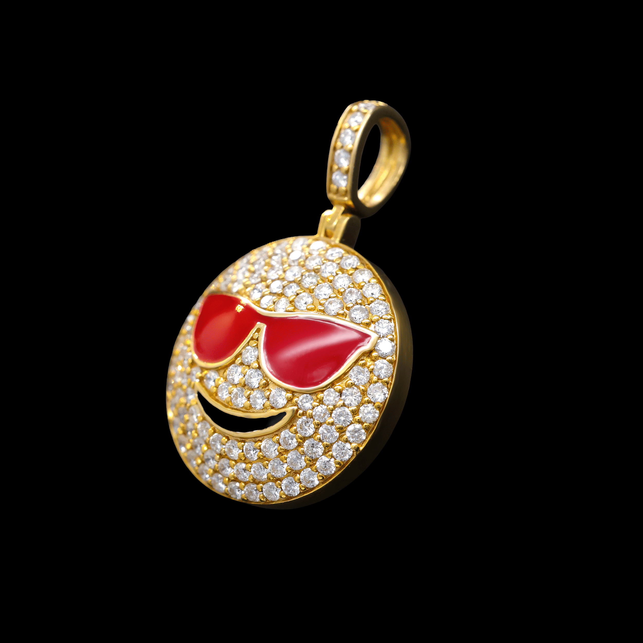 DIJE DE EMOJI CARA CON LENTES ROJOS DIAMANTES