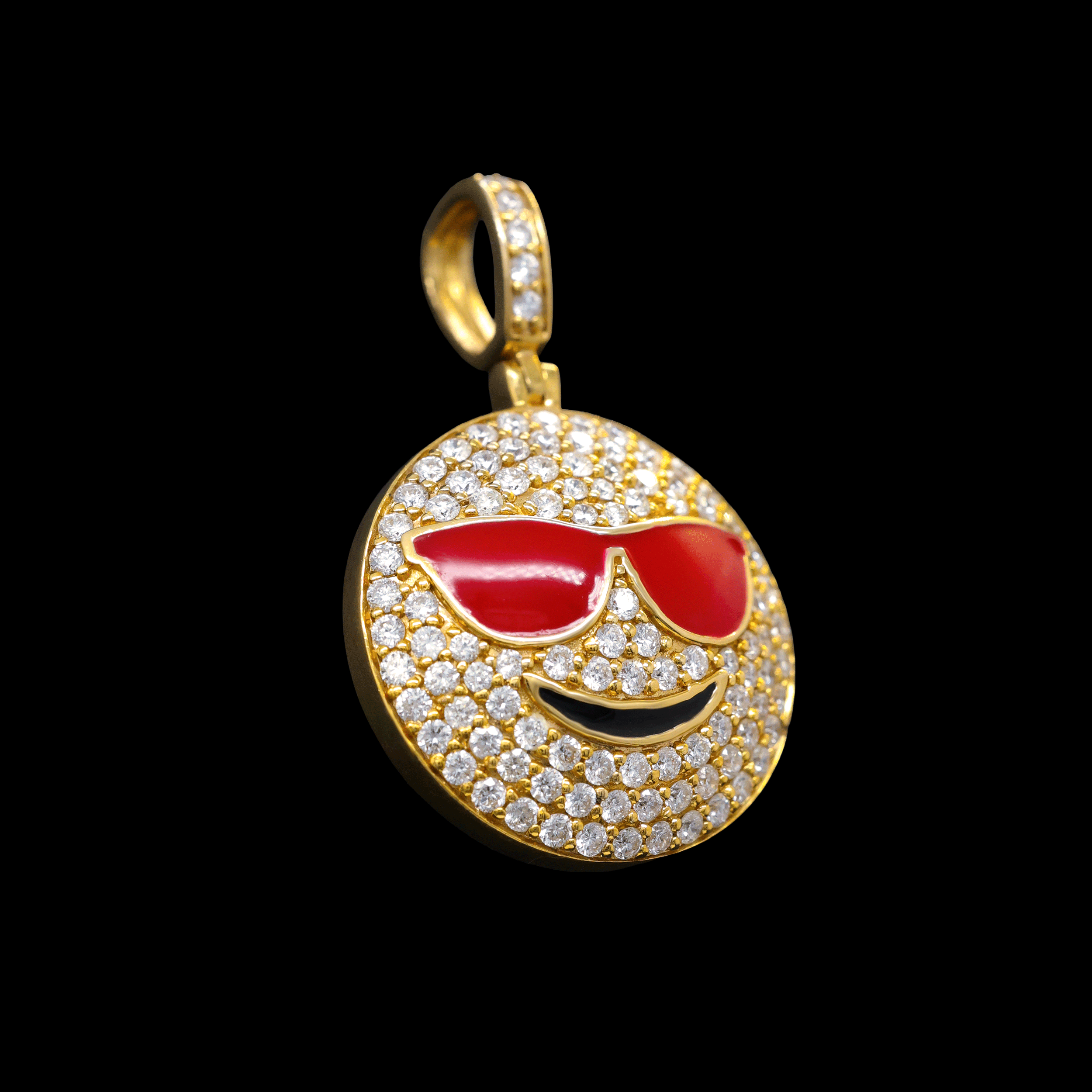 DIJE DE EMOJI CARA CON LENTES ROJOS DIAMANTES