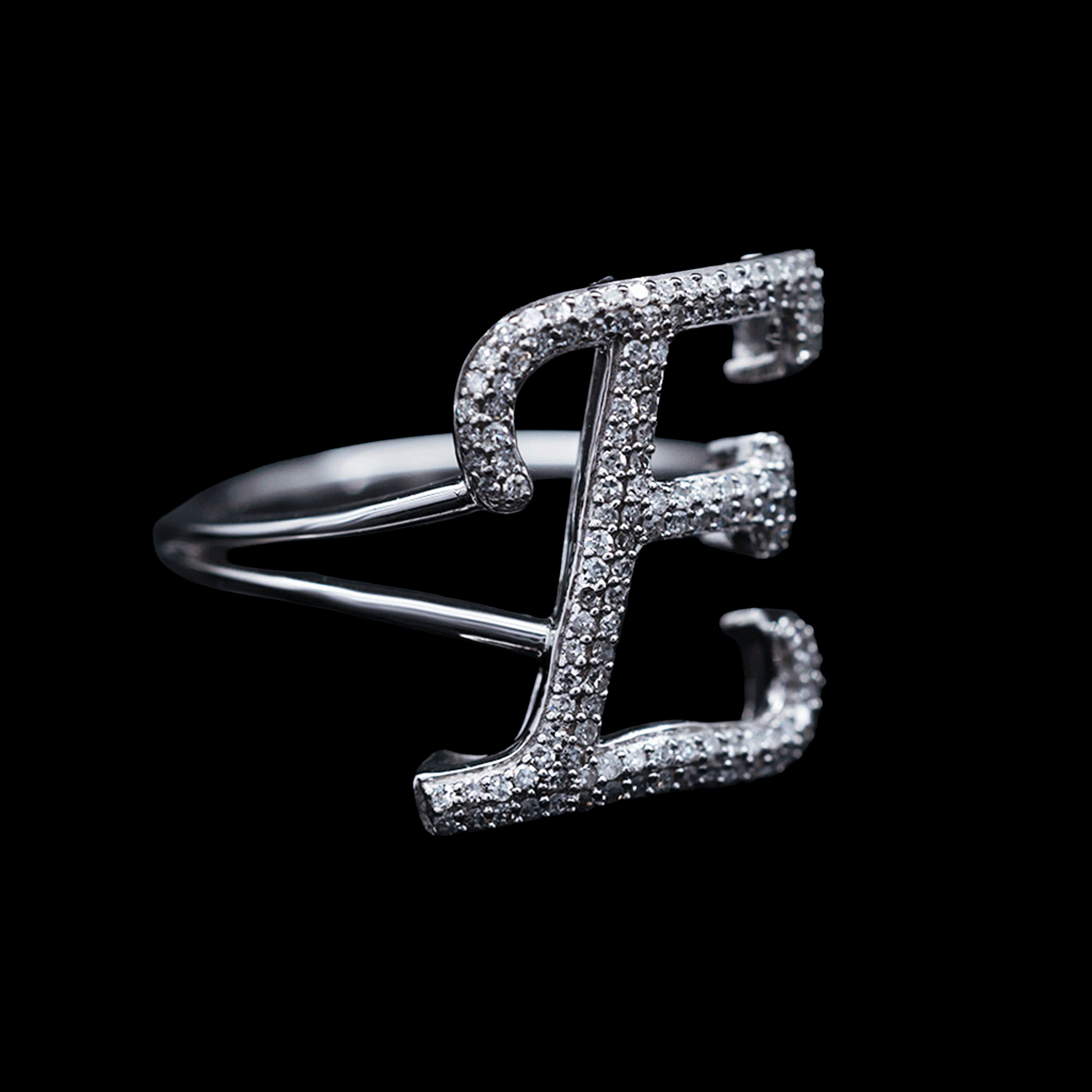 Anillo Letra "E" con Diamantes Naturales