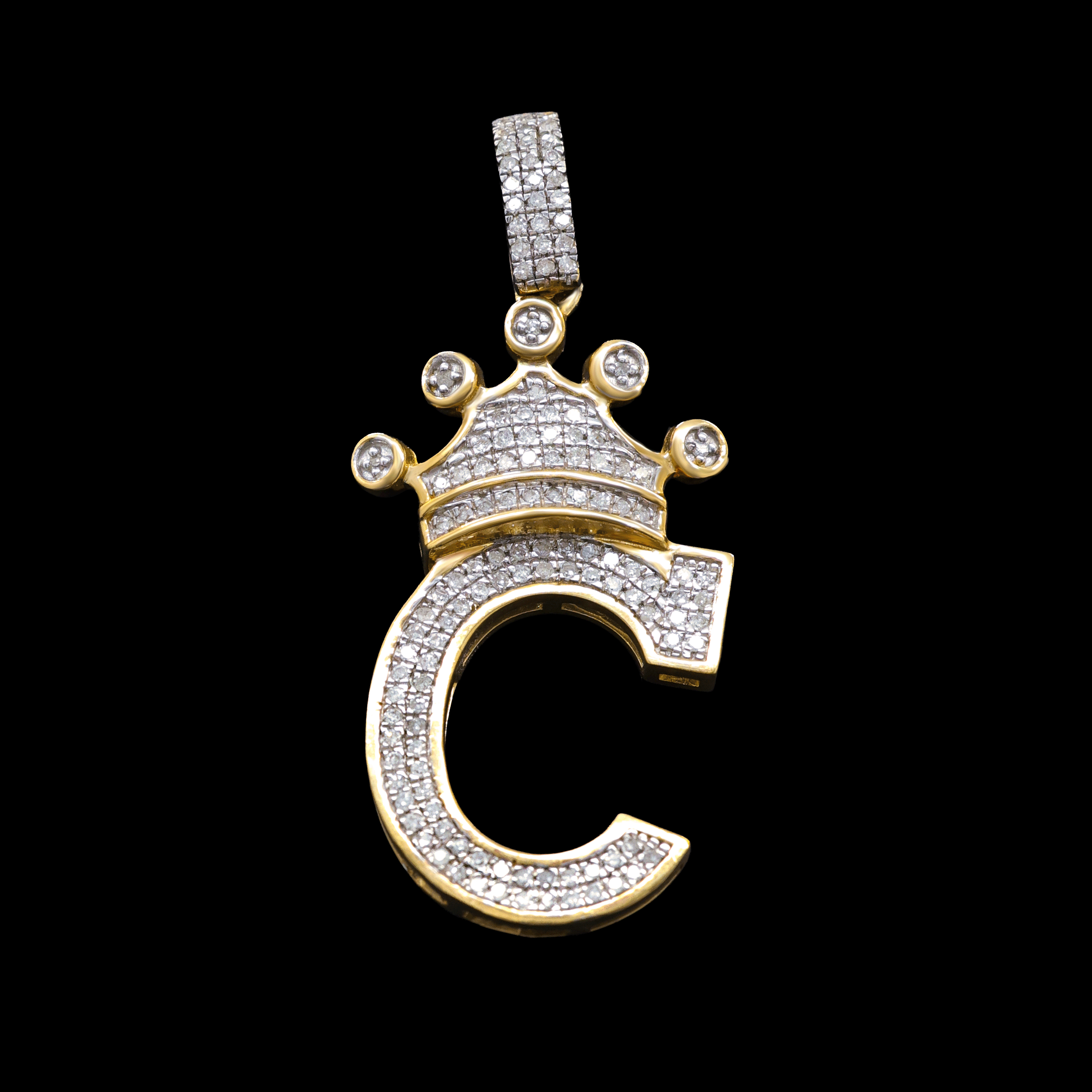 Dije Letra C con Corona Diamantes