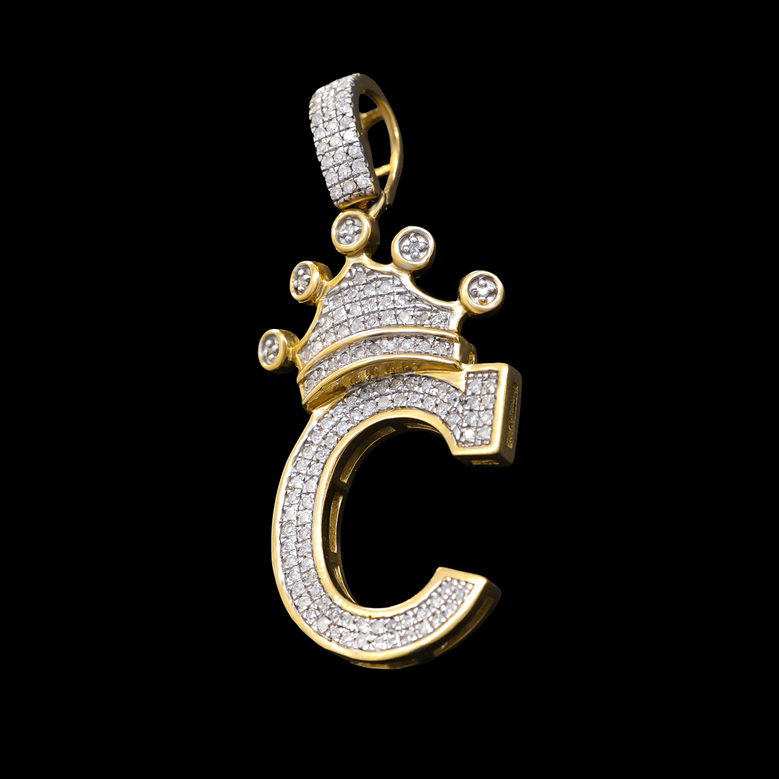 Dije Letra C con Corona Diamantes