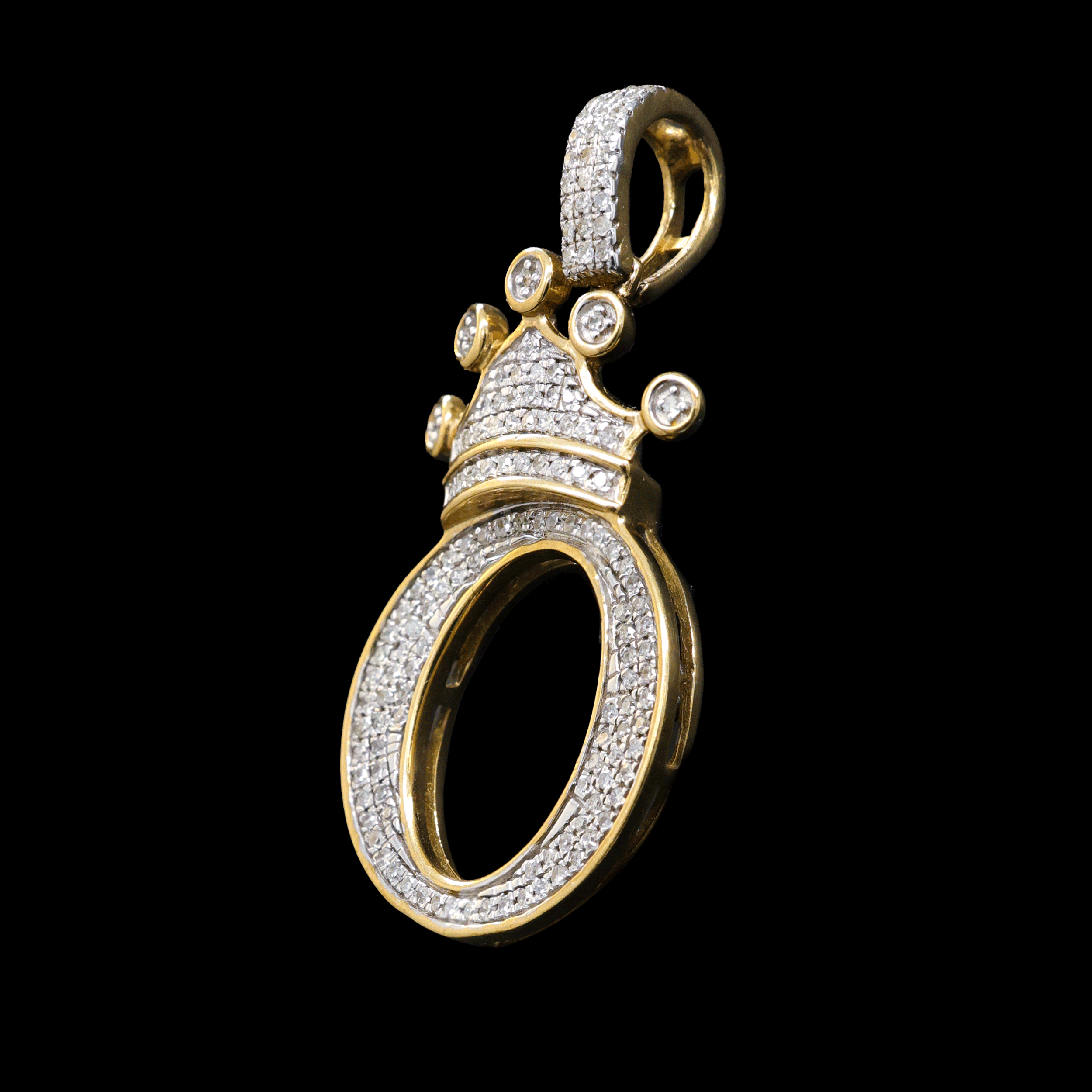 Dije de Diamantes Letra O con Corona