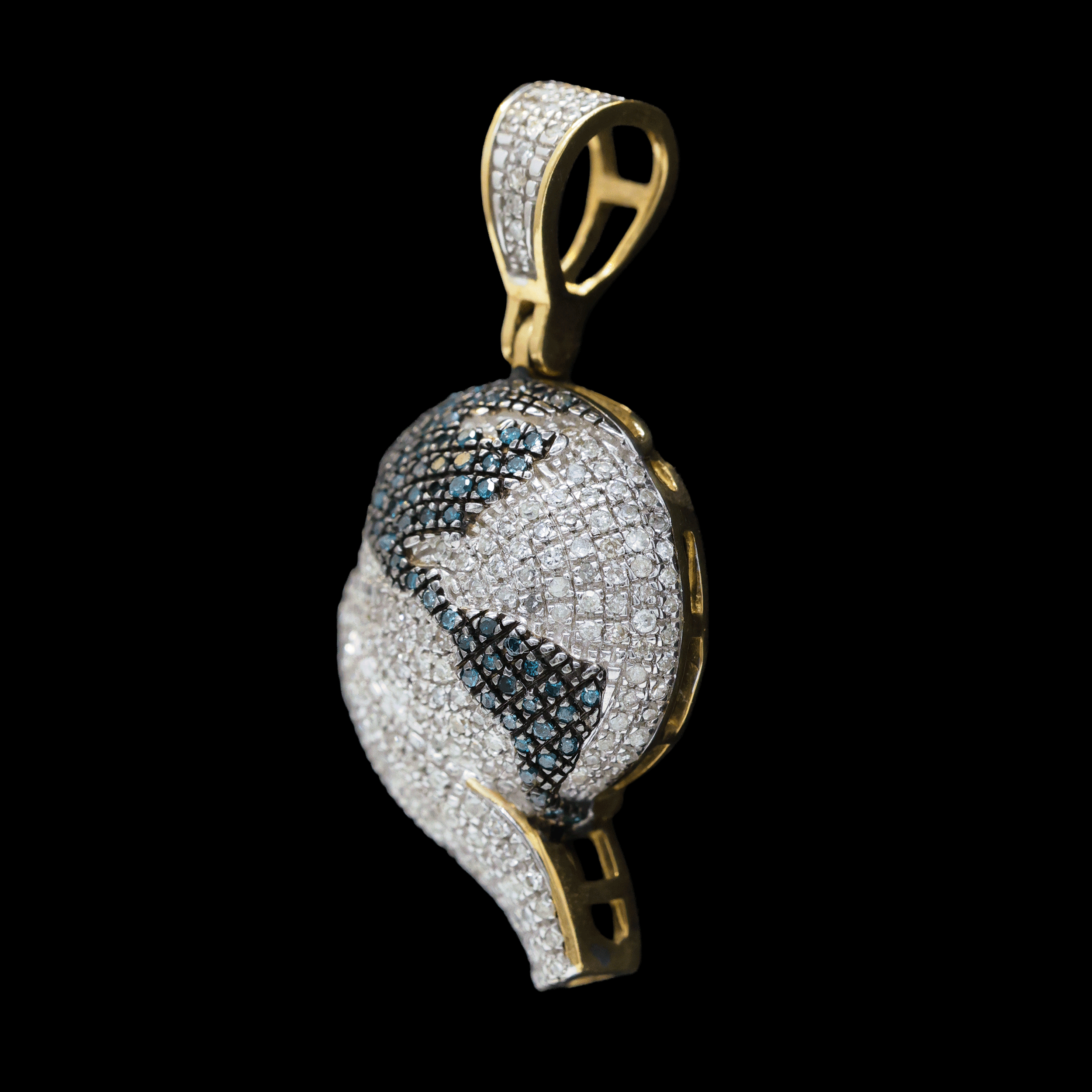 Dije Mundo con Diamantes Naturales Negros y Blancas