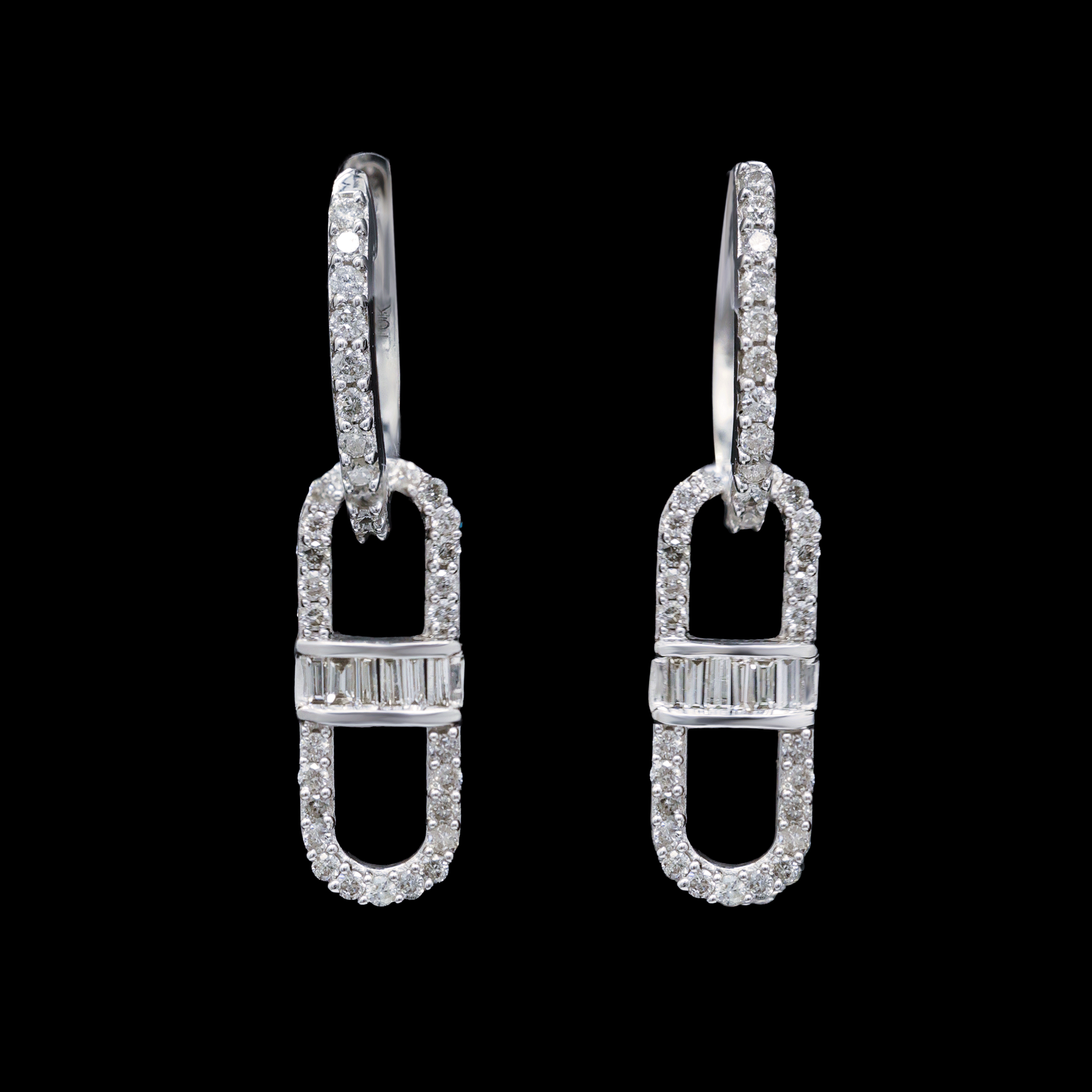 Aretes Blancos con Eslabón eslabon Planchado en Montado Bagette y Pave con Diamantes