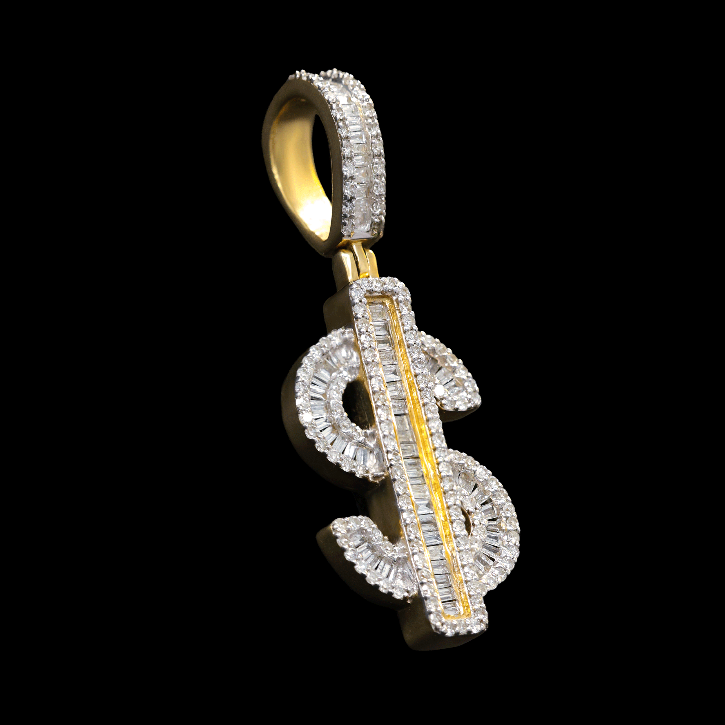 Dije de Signo de Dólar con Montado Bagette en Diamantes
