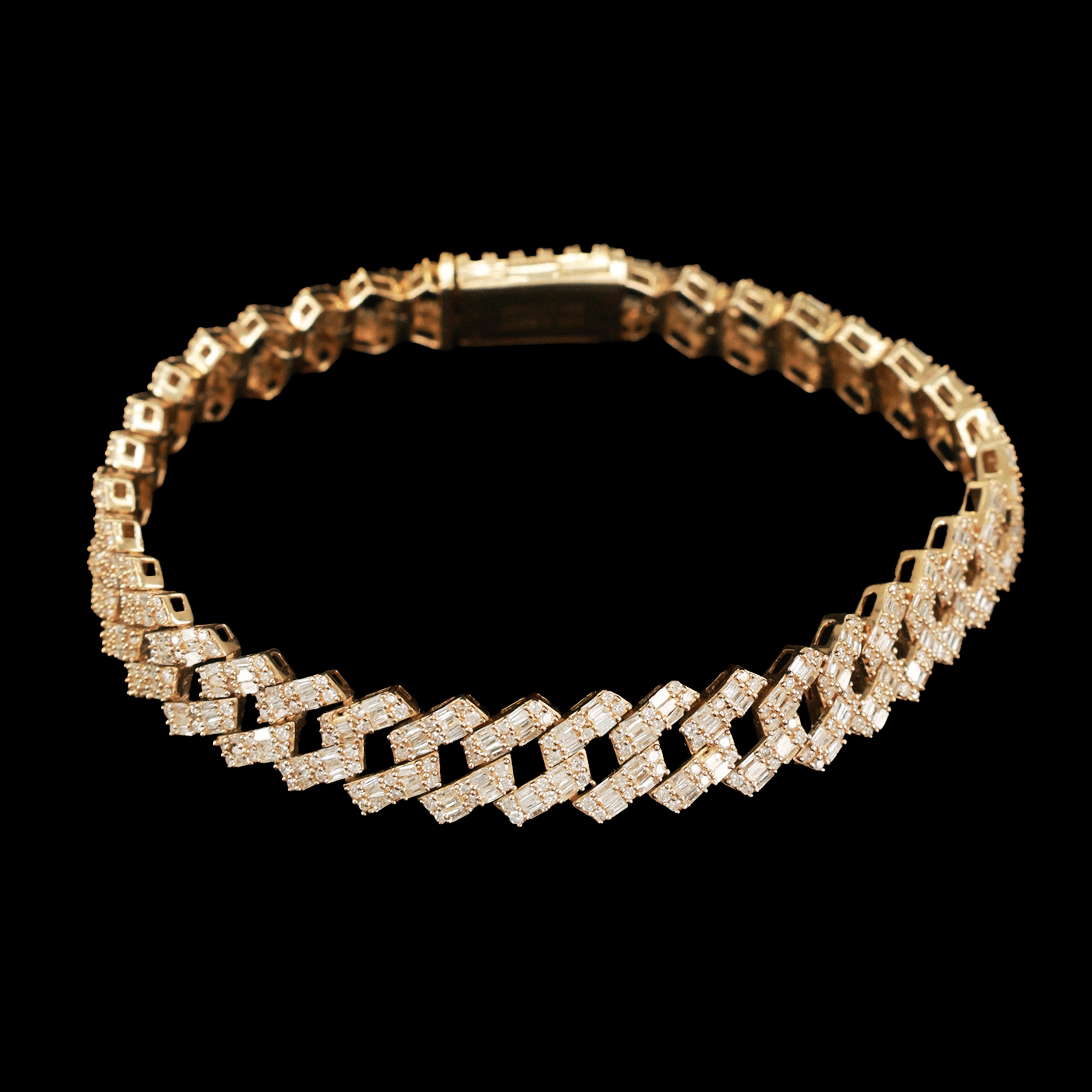 Pulso Barbada Cuadrada con Diamantes Blancos