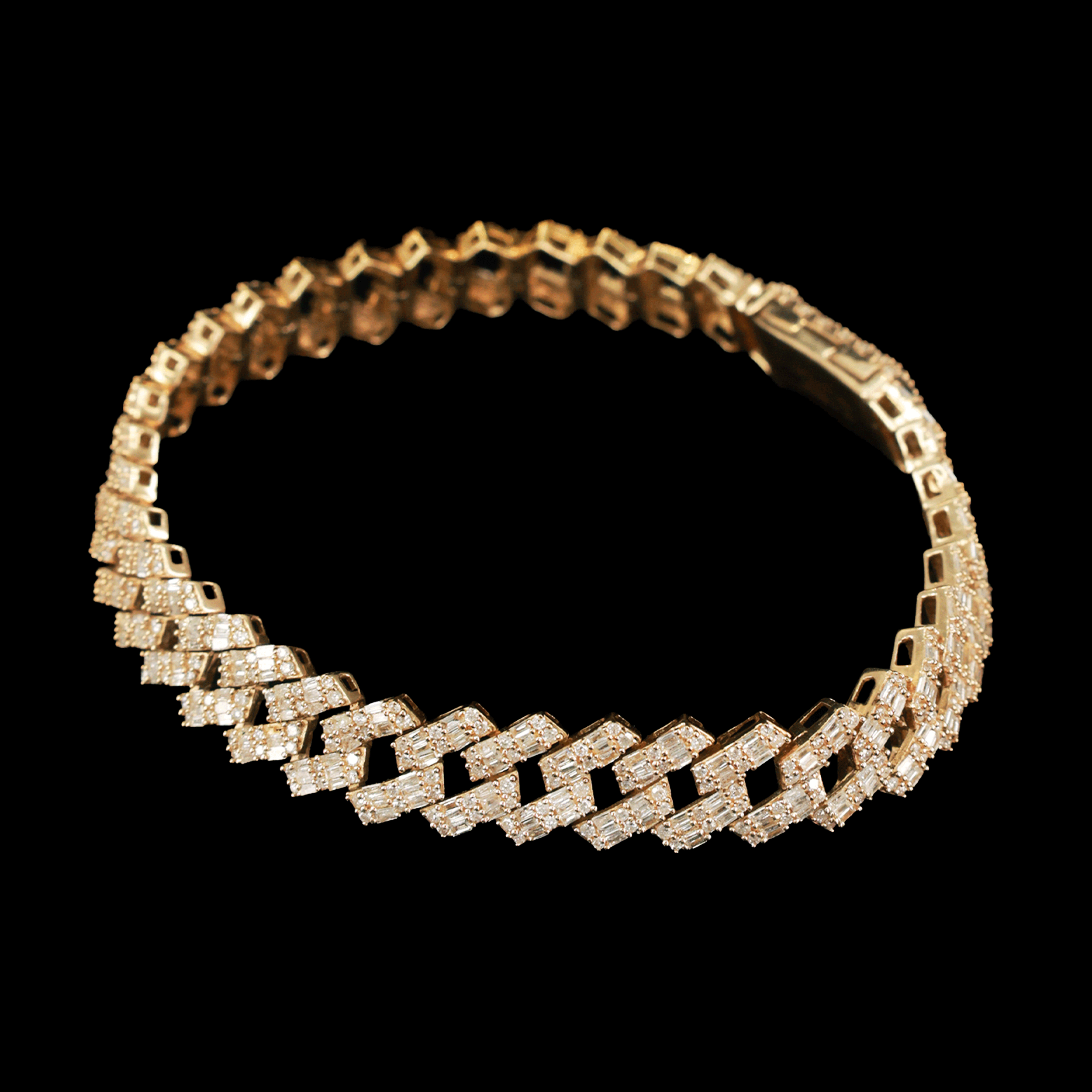 Pulso Barbada Cuadrada con Diamantes Blancos