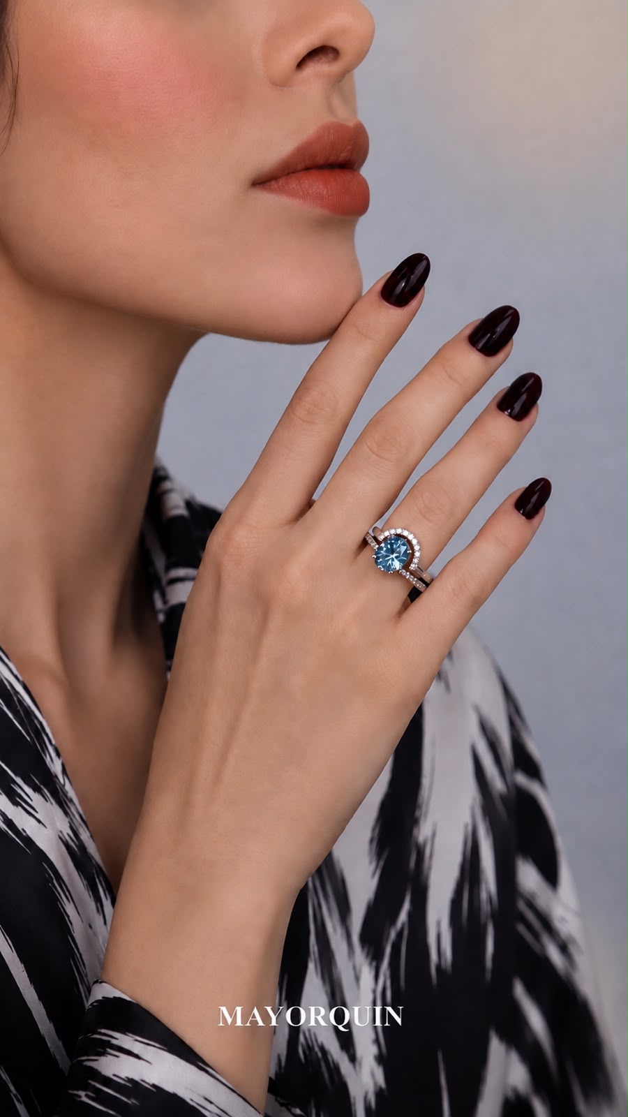 Alianza trio de diamantes de laboratorio azul
