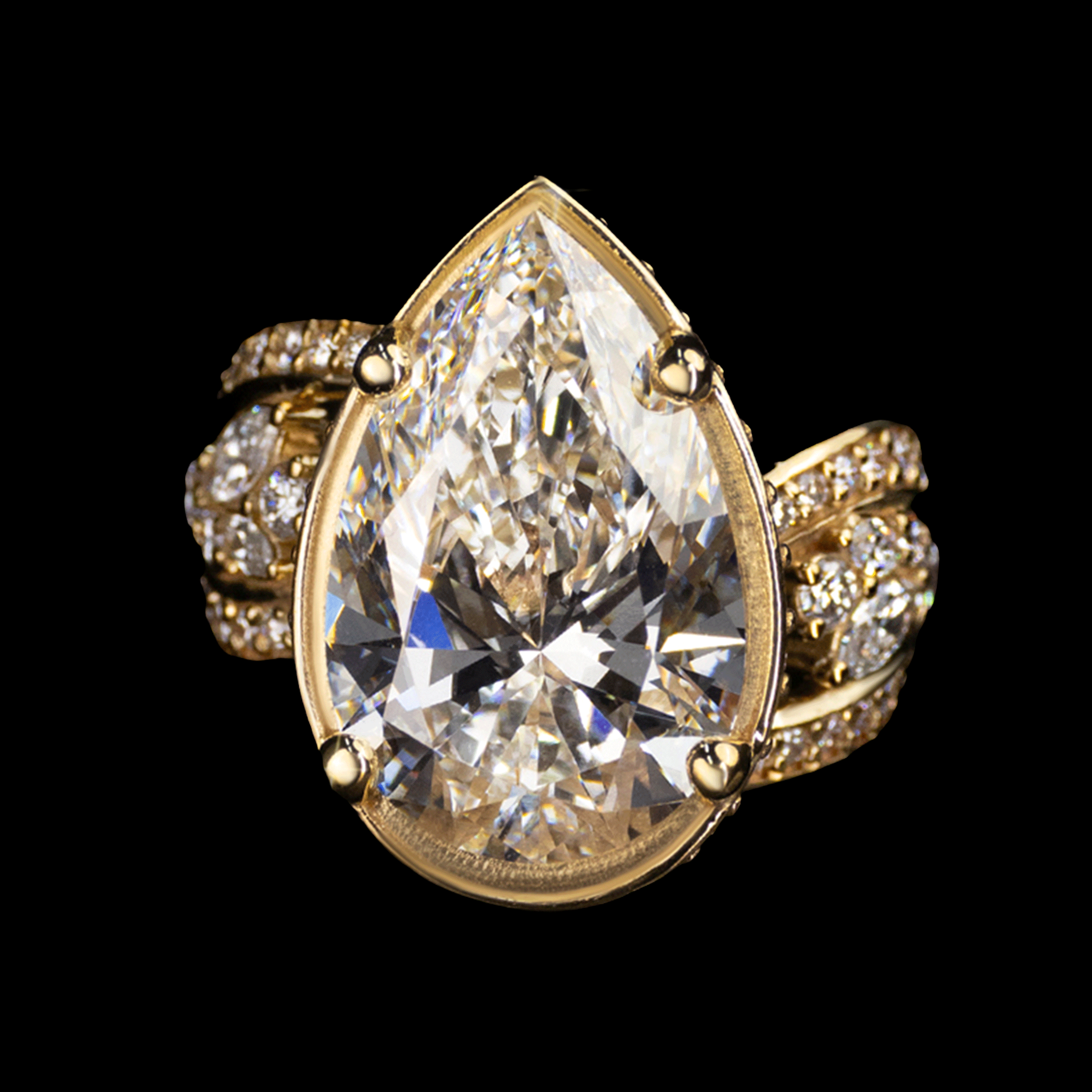 ANILLO DL TIPO PERA  8.1CT